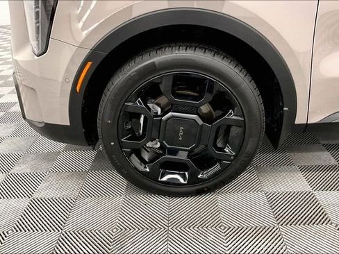 Used 2025 Kia Sorento SX Prestige w/ Olive Brown Leather Package image 9