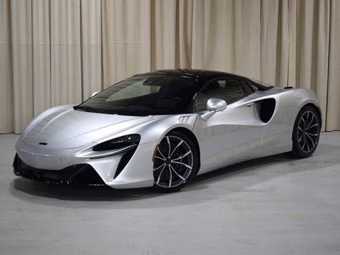 New 2025 McLaren Artura Spider image 1