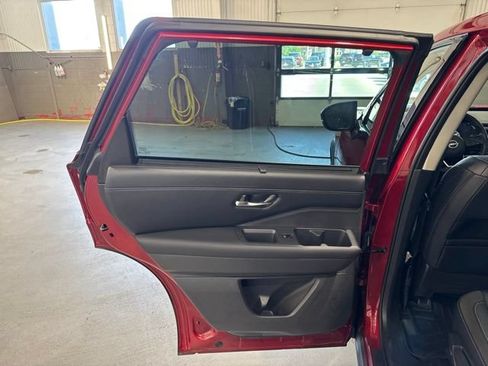 Used 2023 Nissan Pathfinder SL w/ SL Premium Package AWD/4WD image 11