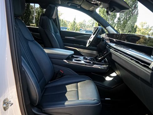 Used 2025 Cadillac Escalade IQ Sport 2 image 34