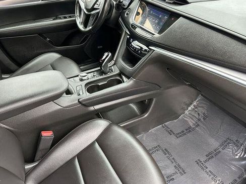 Used 2023 Cadillac XT5 Luxury FWD image 16