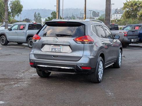 Used 2020 Nissan Rogue SV image 9
