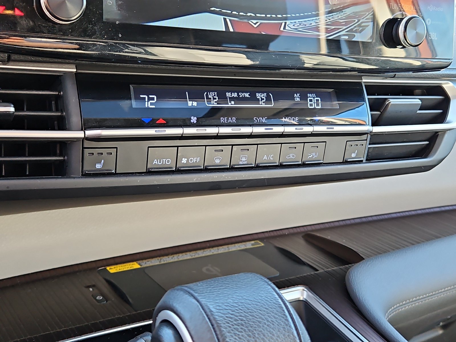 Certified 2022 Toyota Sienna XLE w/ XLE Plus Package FWD image 27