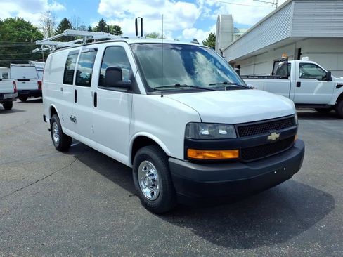 Used 2019 Chevrolet Express 2500 w/ Driver Convenience Package RWD image 7