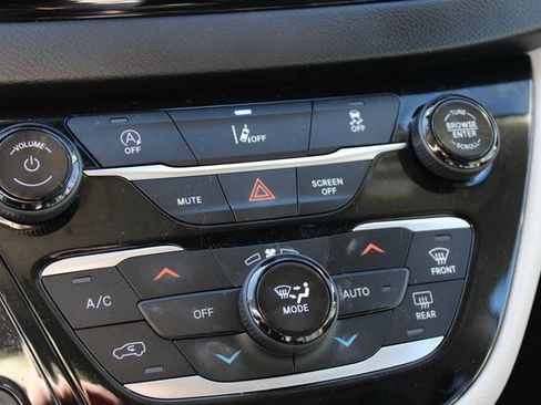 Used 2022 Chrysler Pacifica Touring-L image 22