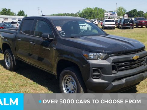 Used 2024 Chevrolet Colorado W/T RWD image 3