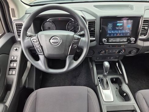 Used 2024 Nissan Frontier SV image 14