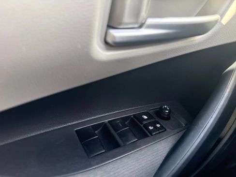 Used 2020 Toyota Corolla LE FWD image 18