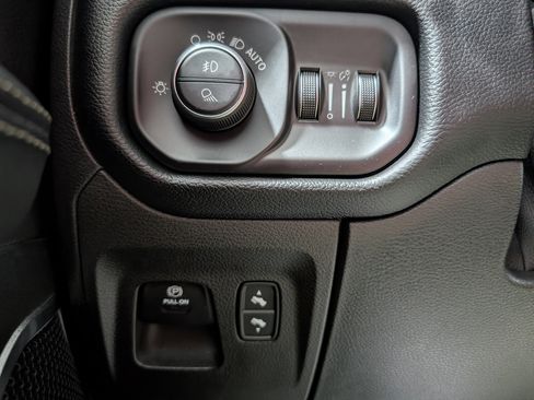 Used 2019 RAM 1500 Laramie image 26