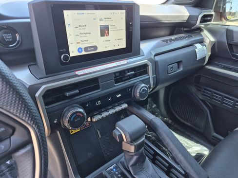 Certified 2025 Toyota Tacoma SR5 AWD/4WD image 11