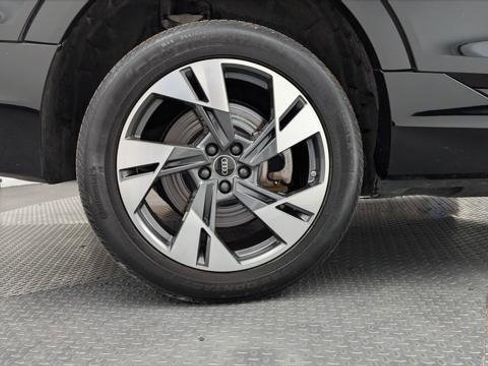 Used 2023 Audi e-tron Premium image 35