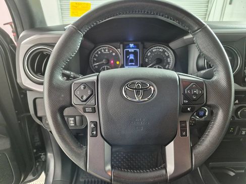 Used 2022 Toyota Tacoma TRD Off-Road w/ Technology Package AWD/4WD image 13