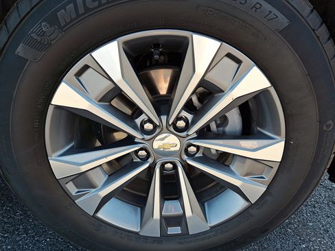 Certified 2026 Chevrolet Equinox LT AWD/4WD image 8