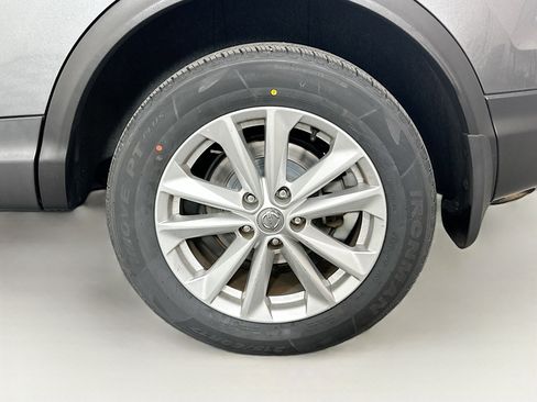 Used 2018 Nissan Rogue Sport SV image 11