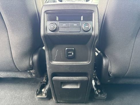 Used 2018 GMC Acadia SLE AWD/4WD image 30