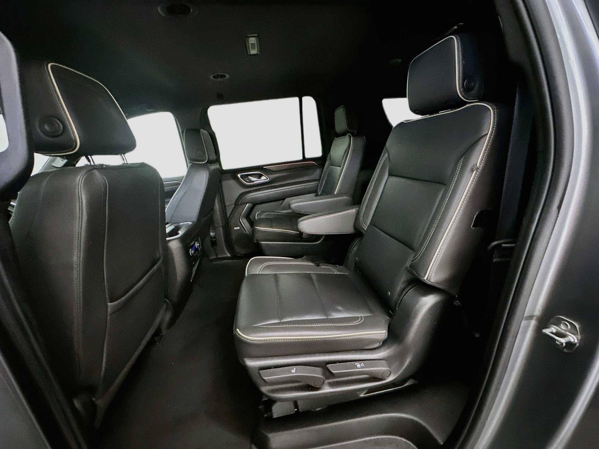 Used 2023 Chevrolet Suburban Premier AWD/4WD image 29