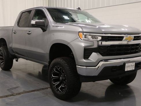 Used 2025 Chevrolet Silverado 1500 LT AWD/4WD image 2