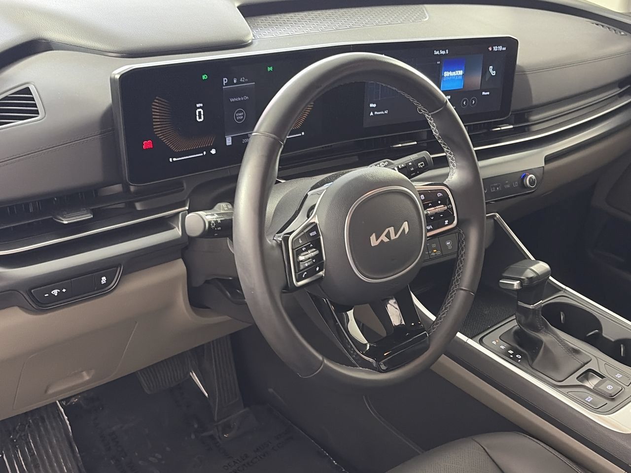 Used 2026 Kia Carnival FWD image 11