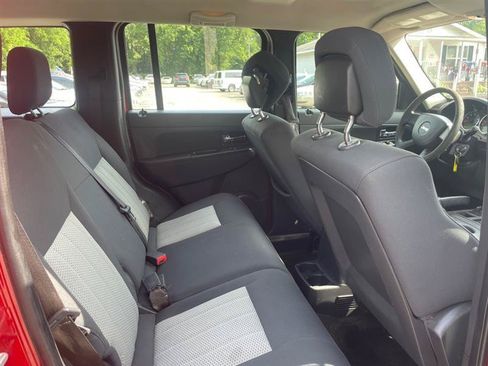Used 2010 Jeep Liberty Sport AWD/4WD image 13