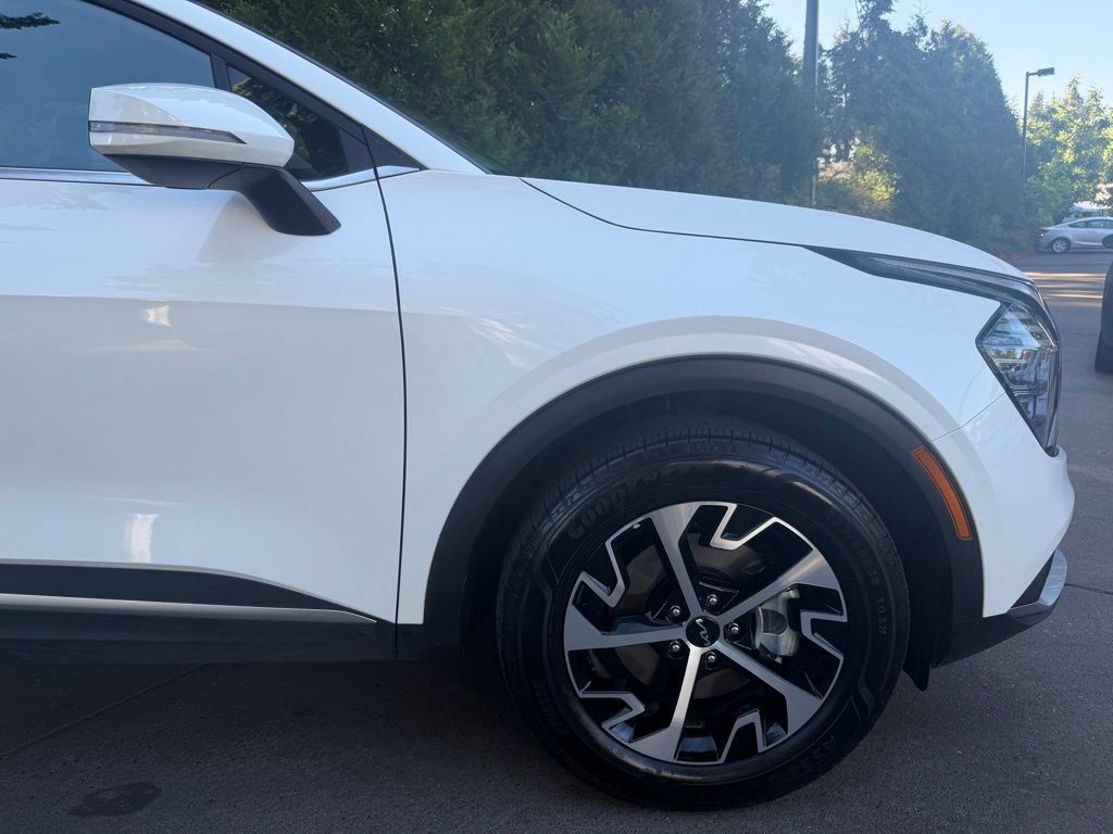 Used 2025 Kia Sportage EX AWD/4WD image 3