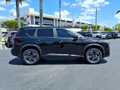 Used 2025 Nissan Rogue SV FWD image 15
