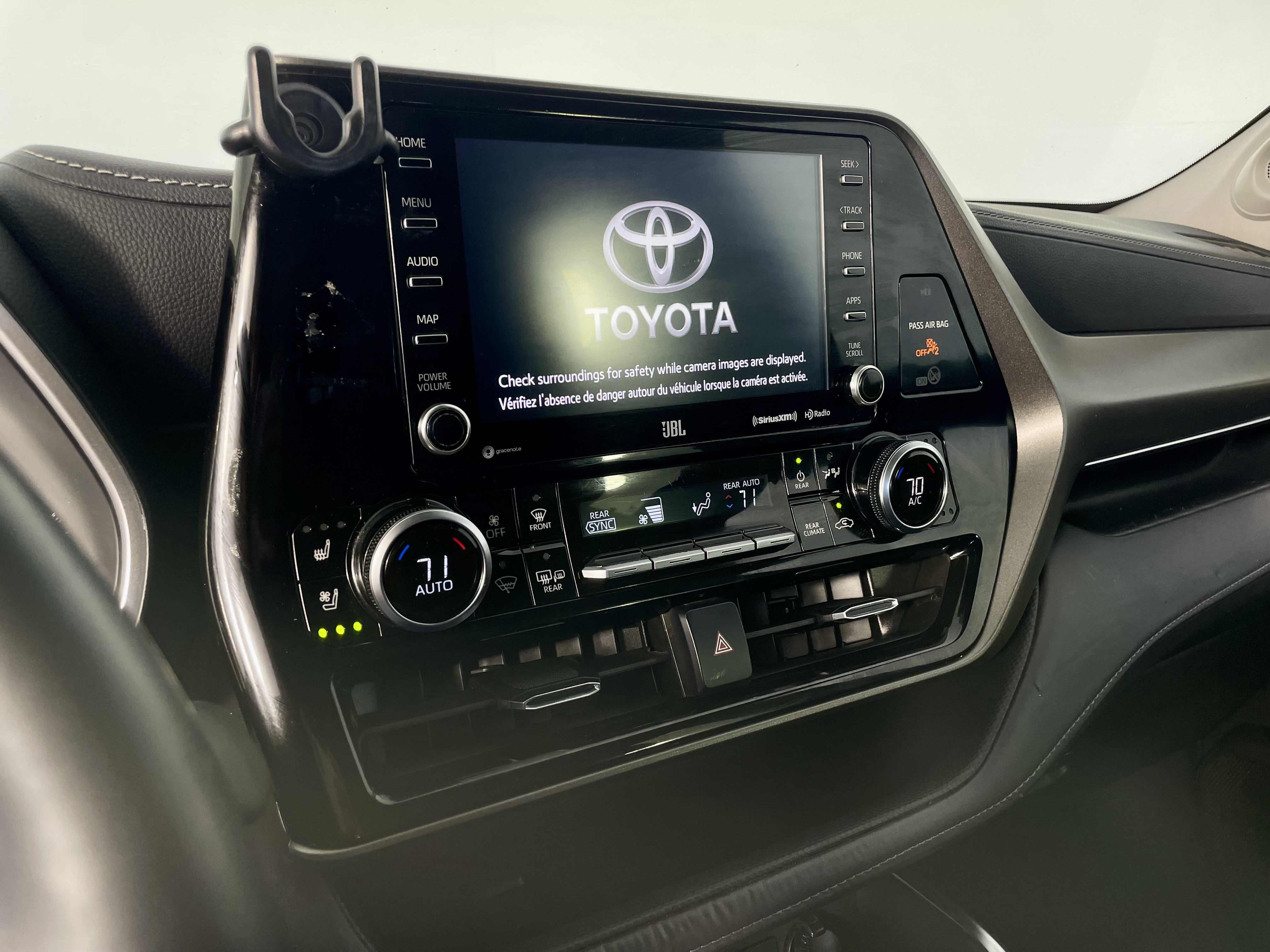 Used 2022 Toyota Highlander Limited FWD image 16
