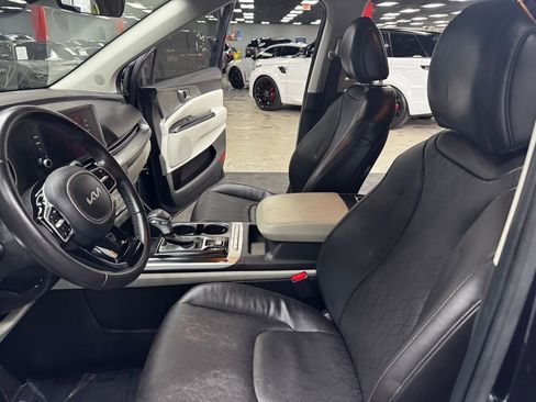 Used 2024 Kia Carnival LX FWD image 34