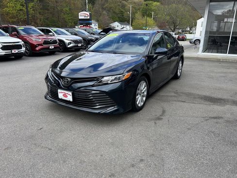 Used 2018 Toyota Camry LE FWD image 4