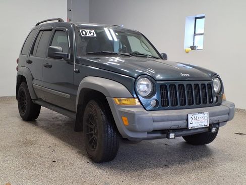 Used 2005 Jeep Liberty Sport image 3