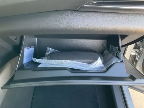 Used 2023 Buick Envision Essence image 32