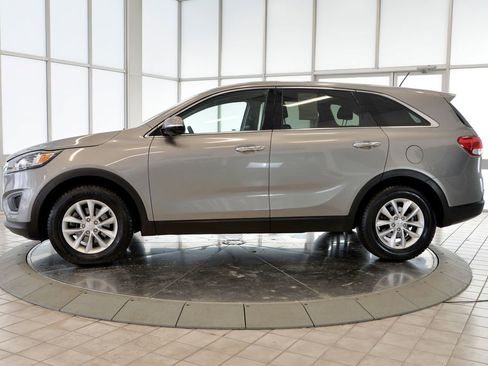 Used 2018 Kia Sorento L image 5