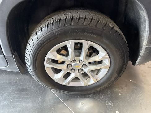 Used 2021 Chevrolet Traverse LS FWD image 11