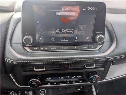 Used 2023 Nissan Rogue SV image 13