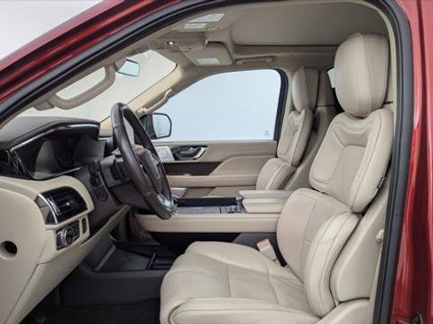 Used 2019 Lincoln Navigator Reserve AWD/4WD image 14