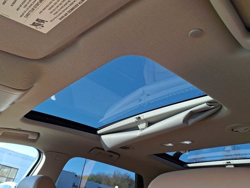 Used 2018 Buick Enclave Essence w/ LPO, Hit The Road Package AWD/4WD image 15