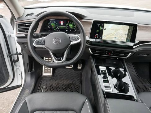 Certified 2025 Volkswagen Atlas SEL Premium R-Line image 22
