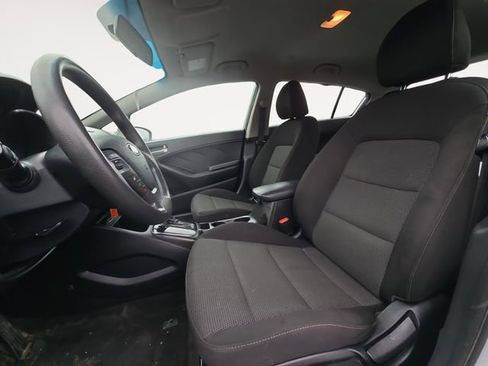 Used 2018 Kia Forte LX image 9