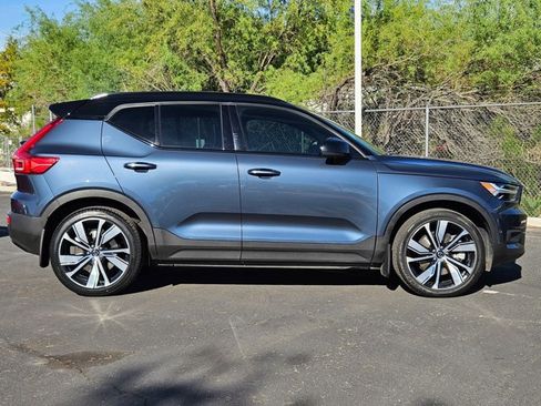 Used 2022 Volvo XC40 P8 Recharge Plus image 4