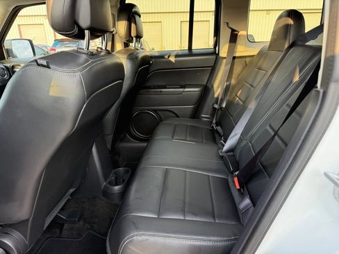 Used 2016 Jeep Patriot High Altitude AWD/4WD image 21