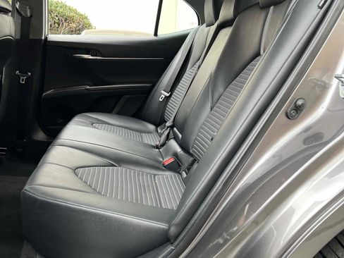Used 2021 Toyota Camry SE w/ Convenience Package image 33