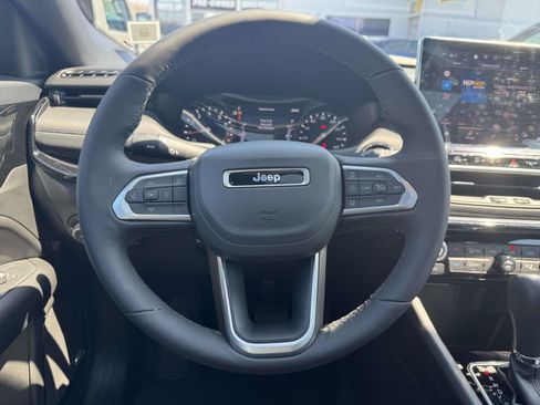Used 2025 Jeep Compass Limited w/ Sun & Sound Group AWD/4WD image 12