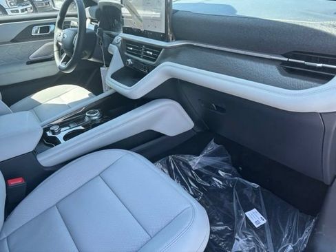 New 2026 Ford Explorer Platinum w/ LUX Leather Package AWD/4WD image 22
