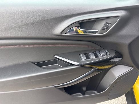 Used 2025 Chevrolet Trax RS w/ Sunroof Package image 6