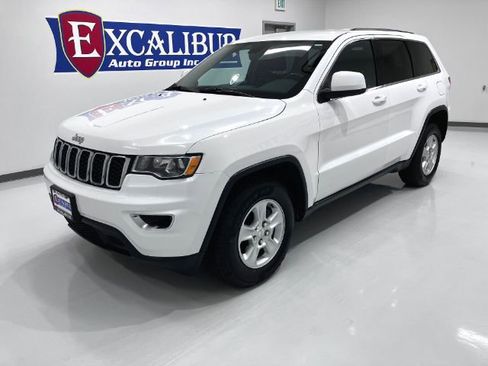 Used 2017 Jeep Grand Cherokee Laredo image 6