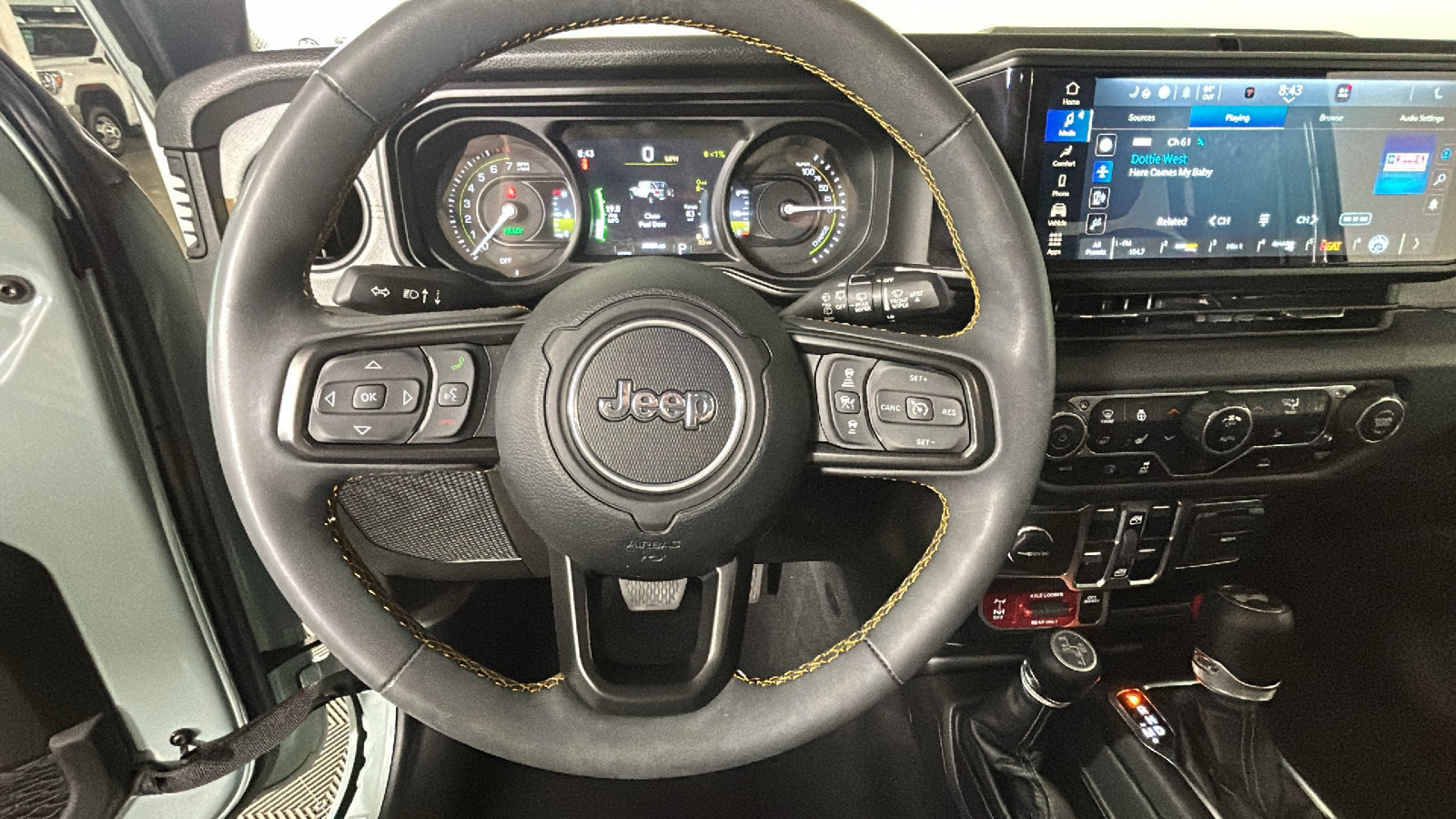 Used 2024 Jeep Wrangler Unlimited AWD/4WD image 17