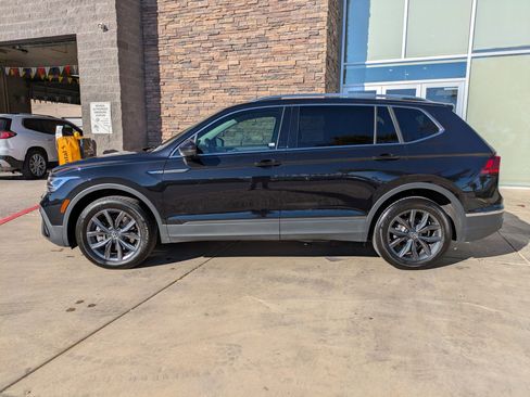 Used 2022 Volkswagen Tiguan SE image 2