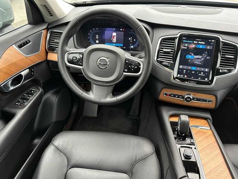 Certified 2025 Volvo XC90 B6 Plus image 18