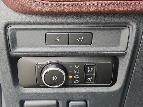 Used 2023 Ford Expedition Limited image 38