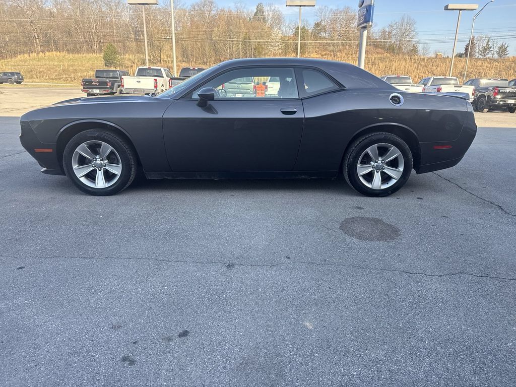 Used 2021 Dodge Challenger SXT RWD image 3