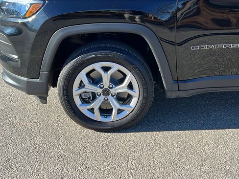 Certified 2025 Jeep Compass Sport image 12